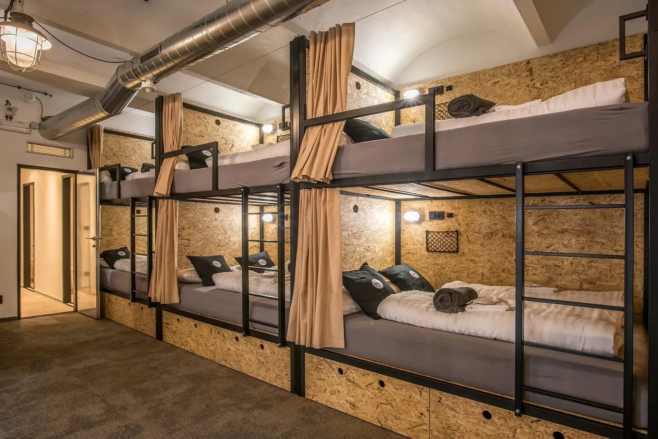 Visitinn Apartments & Hostel Praha 0*,